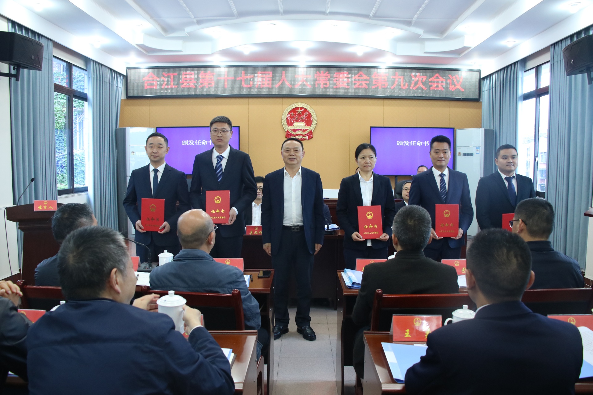 黔江人事任免最新公示与小巷美食秘境探索，背后的故事揭秘